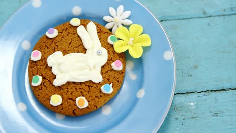 Cookie-with-various-confectioneries-in-plate