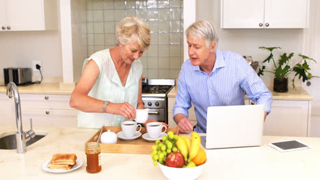 Senior-couple-having-breakfast-in-kitchen