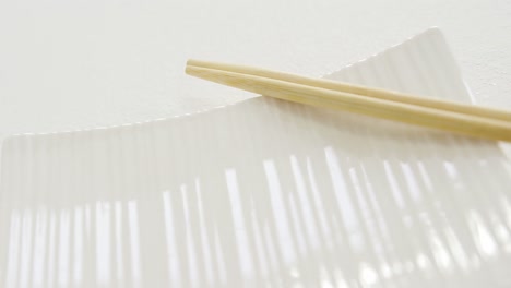 Chopstick-with-empty-plate