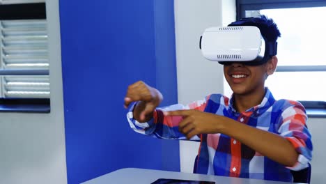 Schoolboy-using-virtual-reality-headset-in-classroom