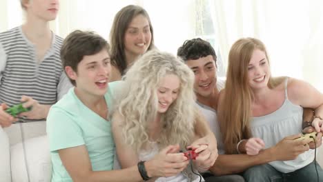 Teenagers-playing-video-games-in-the-livingroom
