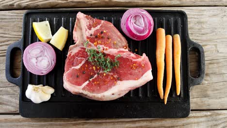 Marinated-steak-and-ingredients-on-grill-tray