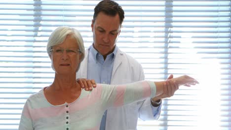 Physiotherapist-giving-hand-massage-to-senior-woman