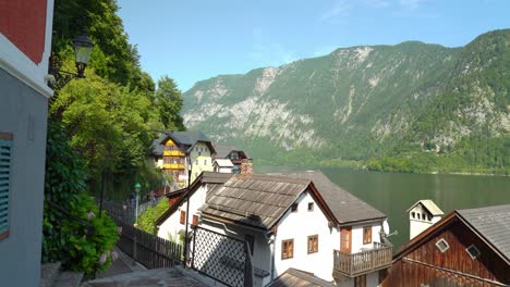 El-Sol-Brilla-Sobre-Los-Tejados-De-Las-Hermosas-Casas-De-Pueblo-De-Hallstatt.