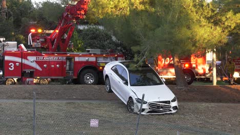 tow-truck-pulling-car-up