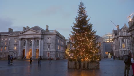 El-Trinity-College-Y-La-Universidad-De-Dublín-Durante-El-Período-Navideño