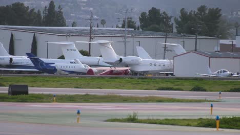 Taxis-De-Avión-Clásicos-Alrededor-Del-Aeropuerto.