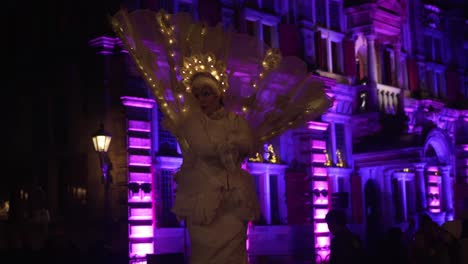 Female-Dancer-on-Stilts-at-Christmas-Market