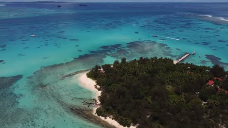 Pan-shot-of-Managaha-Island,-aerial-view