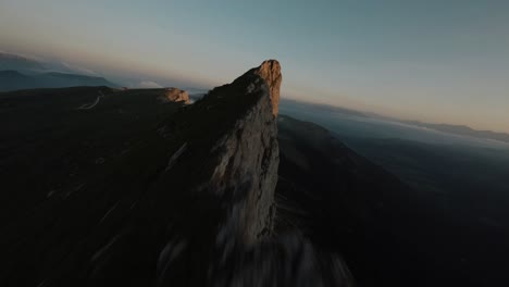 Flying-FPV-drones-in-the-mountains-of-Italian-Alps,-Dolomites