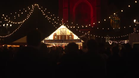 Dutch-Christmas-Market-with-people-walking