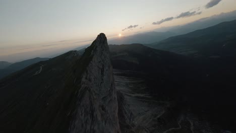 Flying-FPV-drones-in-the-mountains-of-Italian-Alps,-Dolomites