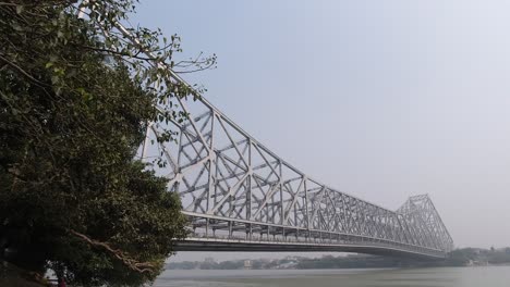 El-Puente-Howrah-Es-Uno-De-Los-Puentes-Voladizos-Más-Grandes-Del-Mundo.