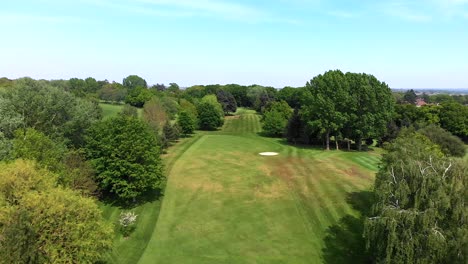 Rückwärtsüberflug-Des-Golfplatzes-Und-Des-Fairways-Aus-Der-Luft