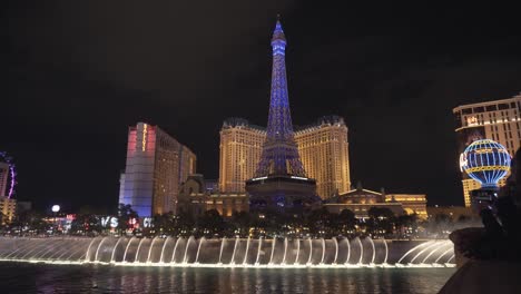 Imágenes-Sin-Clasificar-Del-Espectáculo-Acuático-En-Las-Vegas-Frente-A-La-Torre-De-París.