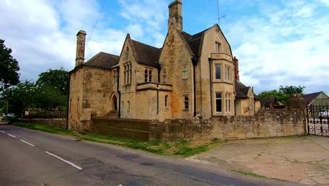 Casa-Grande-En-Los-Cotswolds-Cerca-De-Winchcombe-Hecha-De-Piedra-De-Cotswold.