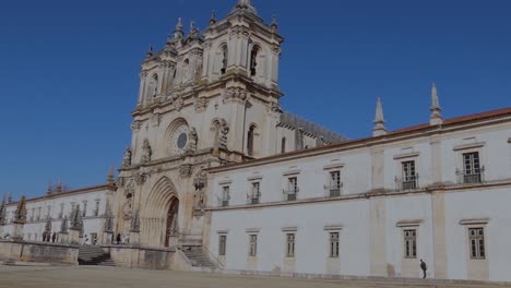 Schwenkbewegung-Des-Alcobaça-Klosters-In-Portugal