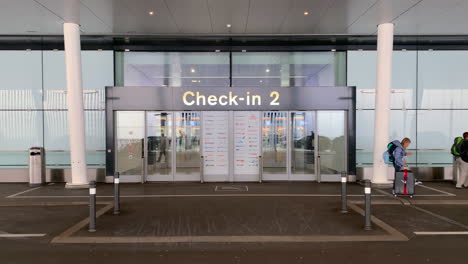 View-to-the-Checkin-at-the-Airport