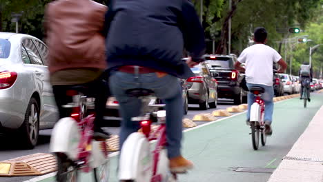 Crowd-of-people-on-bike-in-Mexico-City