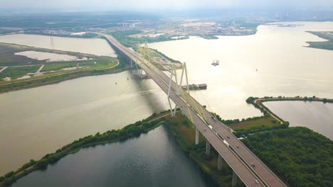 Imágenes-Aéreas-Del-Puente-Fred-Hartman-Que-Conecta-Houston-Con-Baytown.