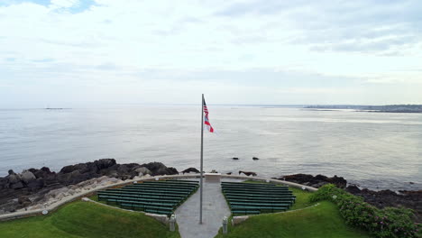 Banderas-Y-Asientos-Con-Vista-Al-Mar-En-St