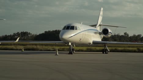 Telephoto-travelling-shots-of-a-Refurbished-Dassault-Falcon