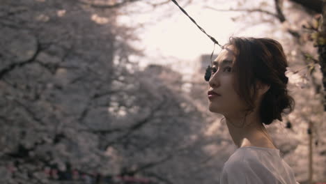 Beautiful-Japanese-model-cherry-blossom-viewing-in-spring-in-Japan