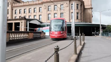 Tren-Ligero-De-Sydney-Saliendo-De-La-Estación-Central.