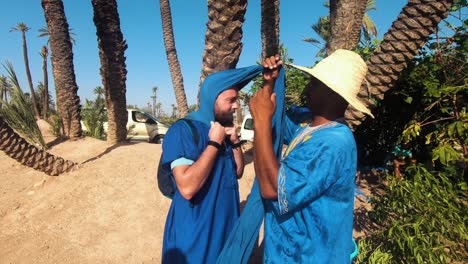 Traveler-gets-his-head-turban-and-getting-prepared-for-the-camel-ride