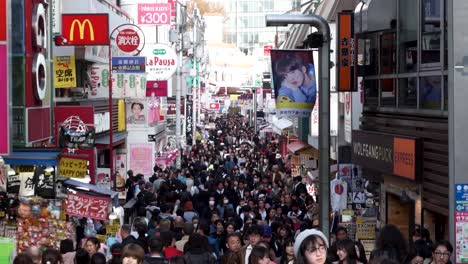 Calle-Llena-De-Gente-Tokio-Japón