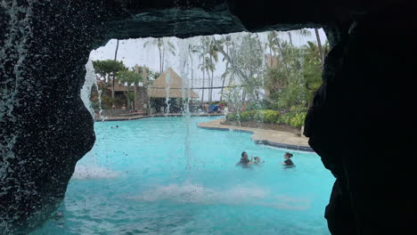 A-Small-Family-Enjoying-the-Pool-at-the-Hilton-Resort-in-Hawaii