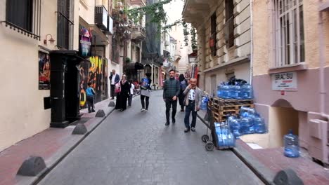 Calles-De-Estambul-En-La-Zona-De-Taksim,-Recorrido-En-Motocicleta.