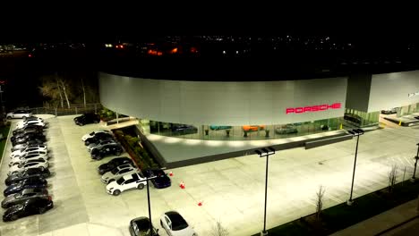 Concesionario-Porsche-Por-La-Noche---Paso-Elevado-Aéreo