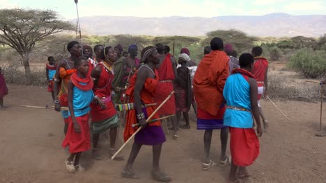 Massai-Tanzritual-Für-Männer-Und-Frauen,-Laikipia,-Rift-Valley,-Kenia