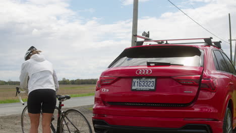 Cyclist-Closed-Her-Trunk-And-Leave-Riding-Her-Bicycle