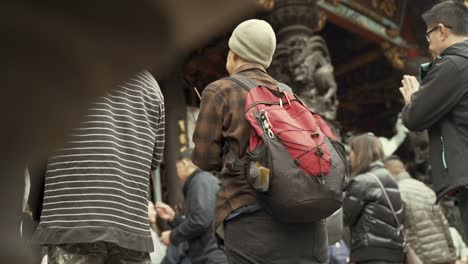 Menschen-Zollen-Am-5.-April-2019-Im-Lungshan-Tempel-In-Taipeh-Respekt