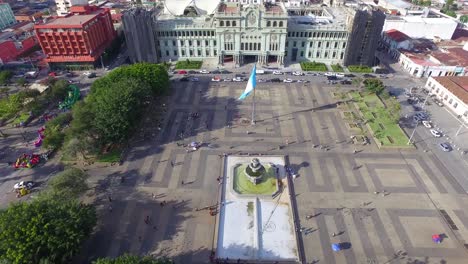 Palacio-Nacional-En-La-Plaza-Central,-Ciudad-De-Guatemala-Durante-El-Día