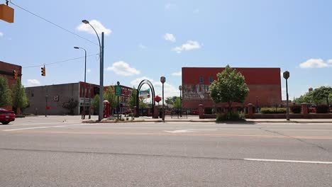 Time-lapse-of-a-small-town-city-intersection-in-Owosso,-Michigan