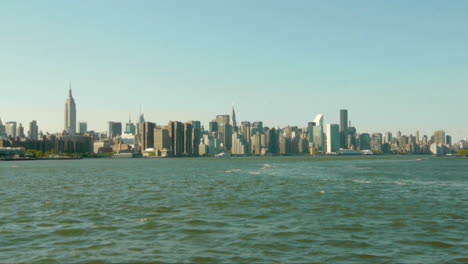 Horizonte-De-Manhattan-Visto-Desde-Williamsburg-A-Través-Del-Río-Este