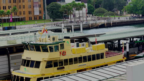 A-passenger-ferry-docked-at-Circular-Quay-in-Sydney-Harbour,-Australia