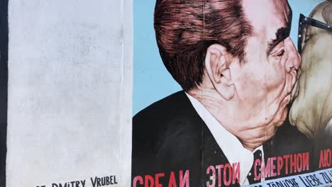 Muro-De-Berlín-El-Beso-De-Izquierda-A-Derecha-2020