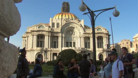 Hyperlaspse-of-people-outside-Palacio-de-Bellas-Artes-in-CDMX-at-sunset