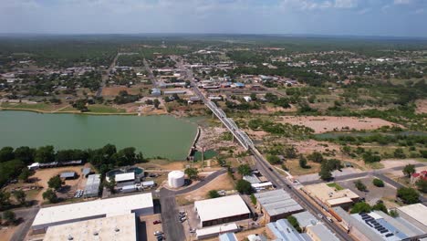 Imágenes-Aéreas-Del-Río-Llano-Y-El-Puente-Roy-B-Inks-En-Llano,-Texas