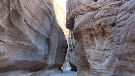 touring-the-siq-of-petra