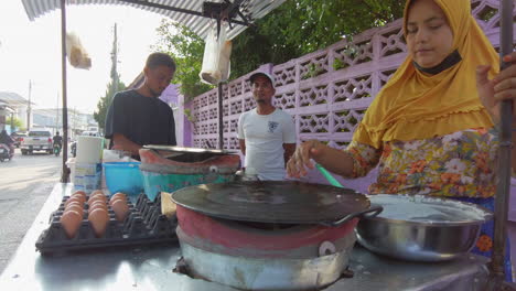 Mae-Sot,-a-border-town-in-western-Thailand,-is-home-to-a-diverse-population-of-refugees,-migrants,-and-locals