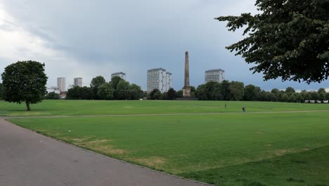 Nelson-Monument-in-Glasgow-Park-in-Scotland,-United-Kingdom-at-stormy-weather