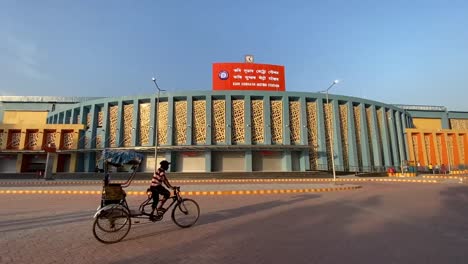 Una-Vista-De-La-Estación-De-Metro-De-La-Línea-Naranja-Kavi-Sbuhas-Del-Sistema-De-Metro-Sureste-De-Kolkata-En-Kolkata