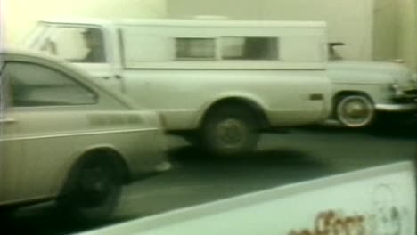 CARS-WAITING-IN-LINE-DURING-GAS-SHORTAGE-IN-1970S