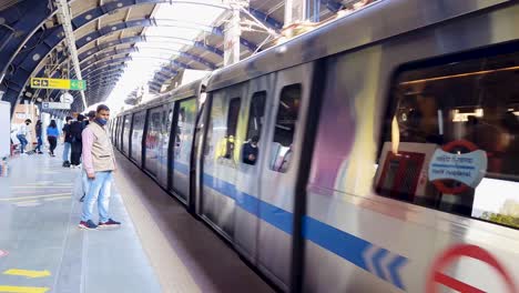 metro-train-fast-moving-arriving-at-station-to-stop-at-evening-video-is-taken-at-vaishali-metro-station-new-delhi-india-on-Apr-10-2022