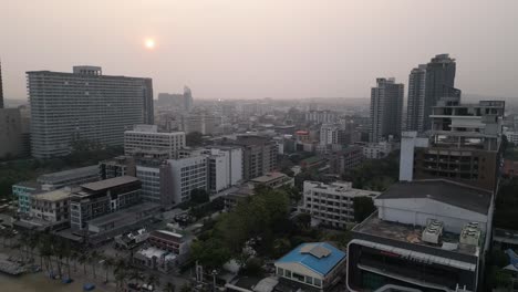 Amanecer-Sobre-Pattaya,-Tailandia